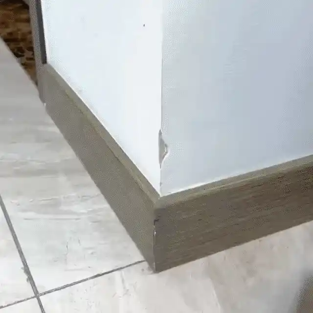 Wall corner massage comb